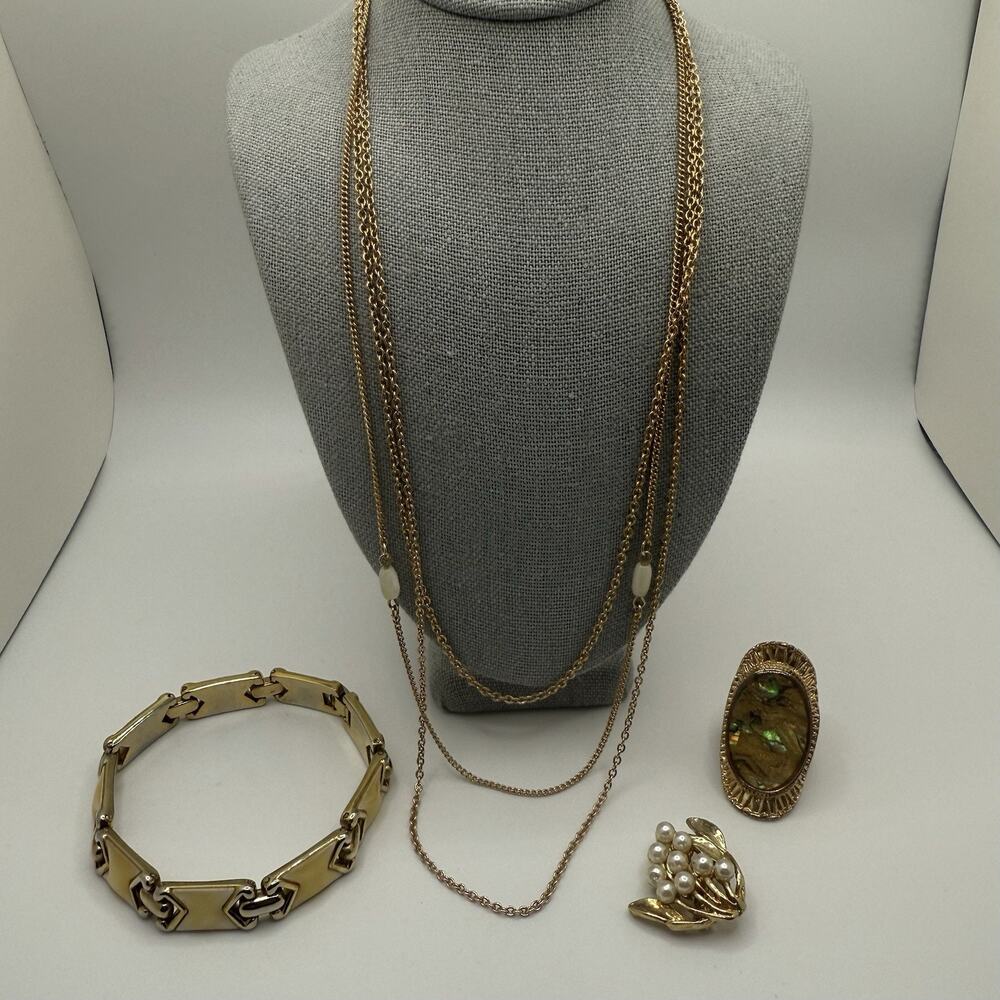 Vintage‎ Mixed Lot of Gold Tone Jewelry Necklace Ring Bracelet Pin